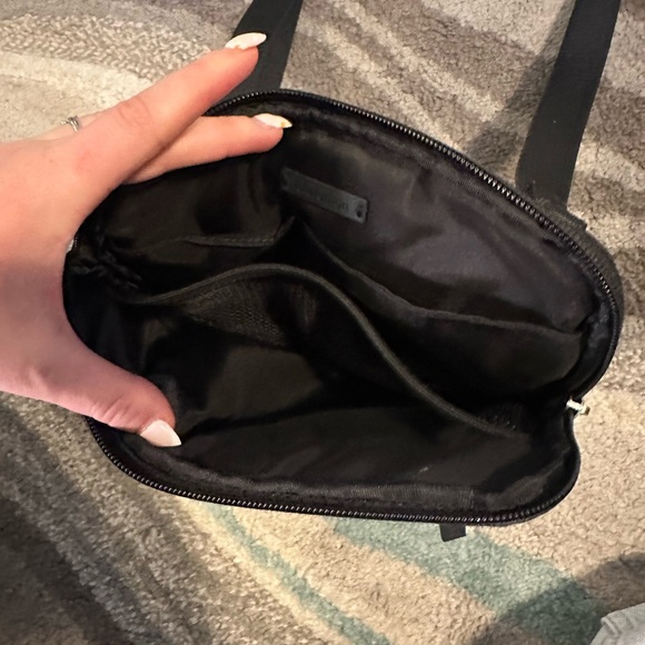 LULULEMON CURVED LINES CROSSBODY BAG - Picture 3 of 6